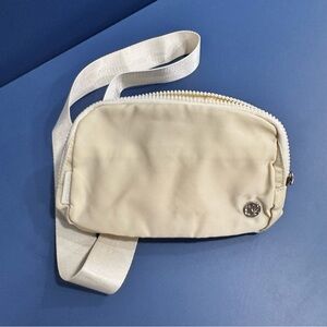 Lululemon Everywhere Belt Bag